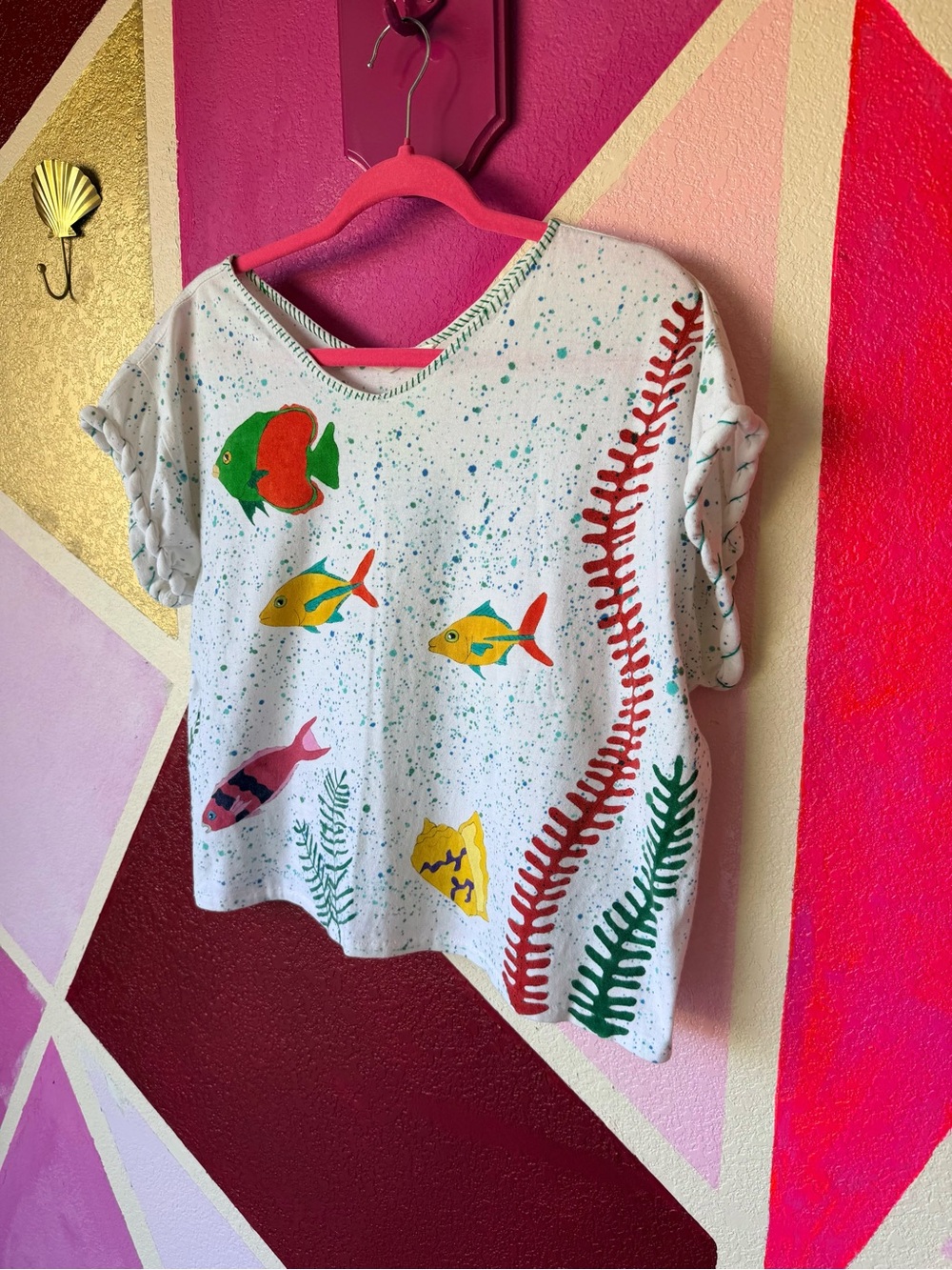 Beach Short-Sleeve Fish Print Tee - Nautical Resort ready - Picture 2 of 7